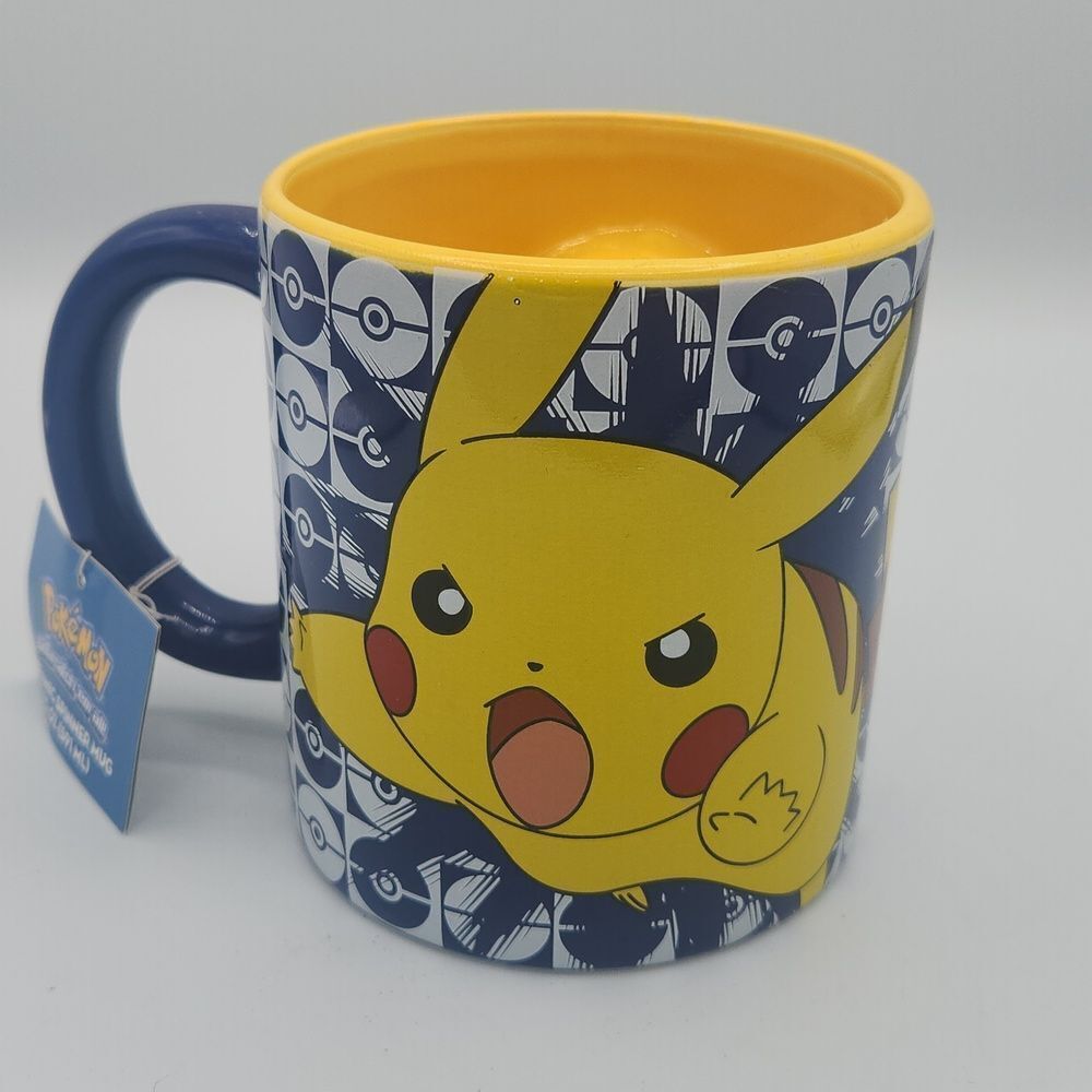Pokemon mug with spinning poke ball 20oz